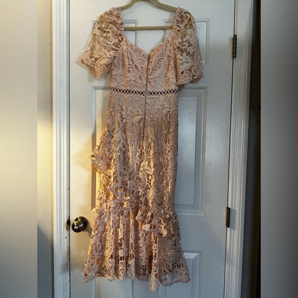 Lulus blush lace midi dress
Worn 1 time for an event
🤍reasonable offers accepted - Picture 3 of 7